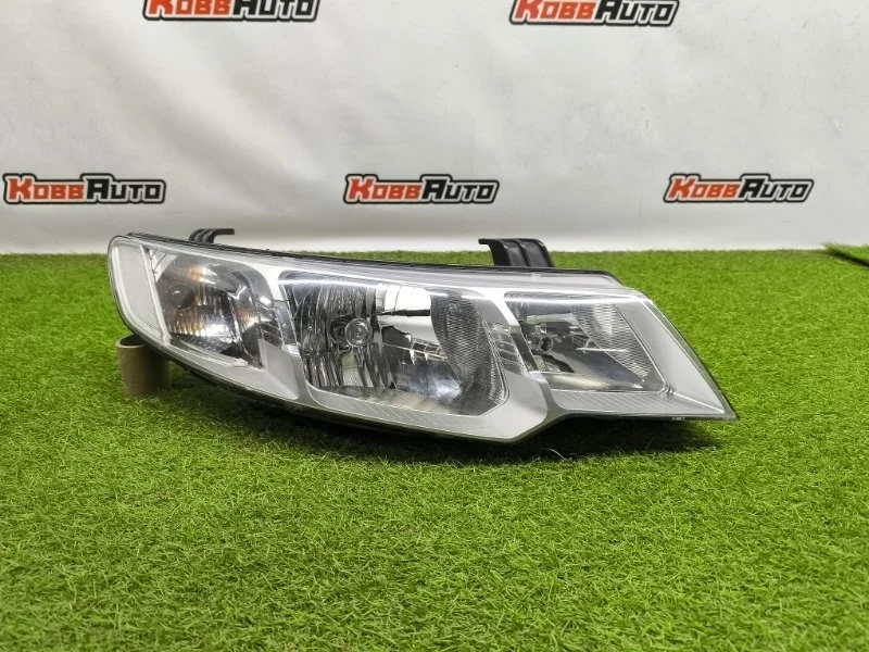 Фара галогеновая Kia Cerato 2008-2013 921021M020 2, правая
