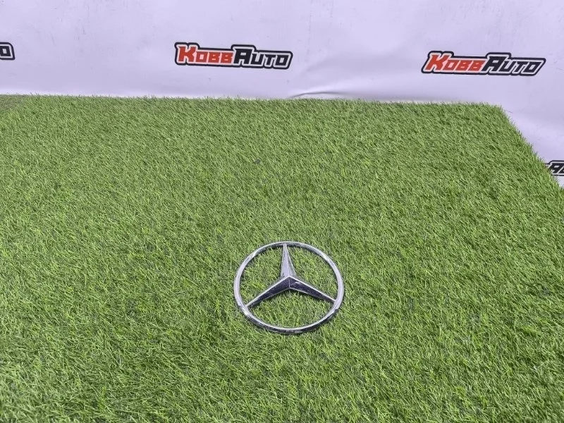 Эмблема Mercedes-Benz C-Class 2014-2018 A0008171016
