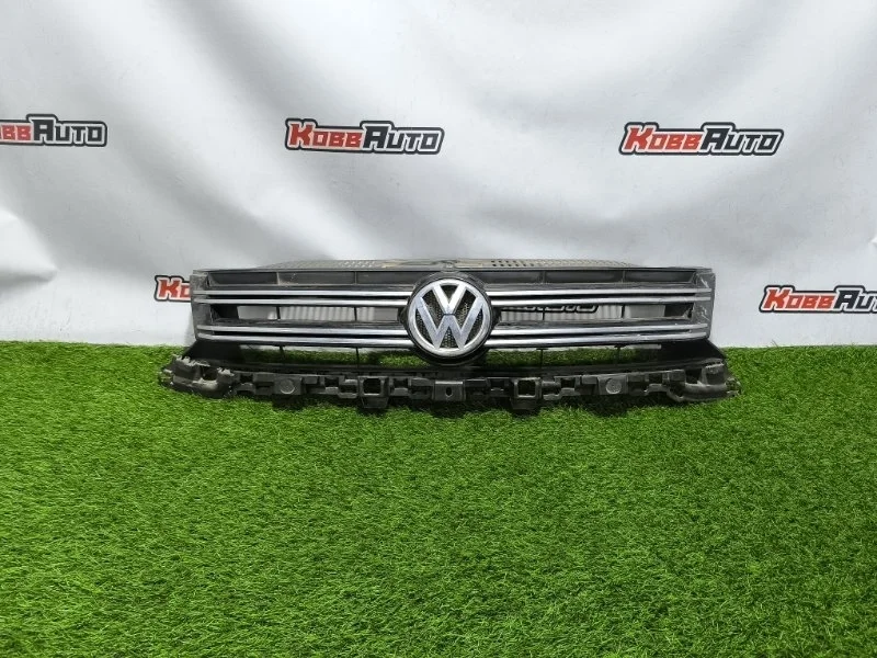 Решетка радиатора Volkswagen Tiguan 2013 5N0853653E, передняя