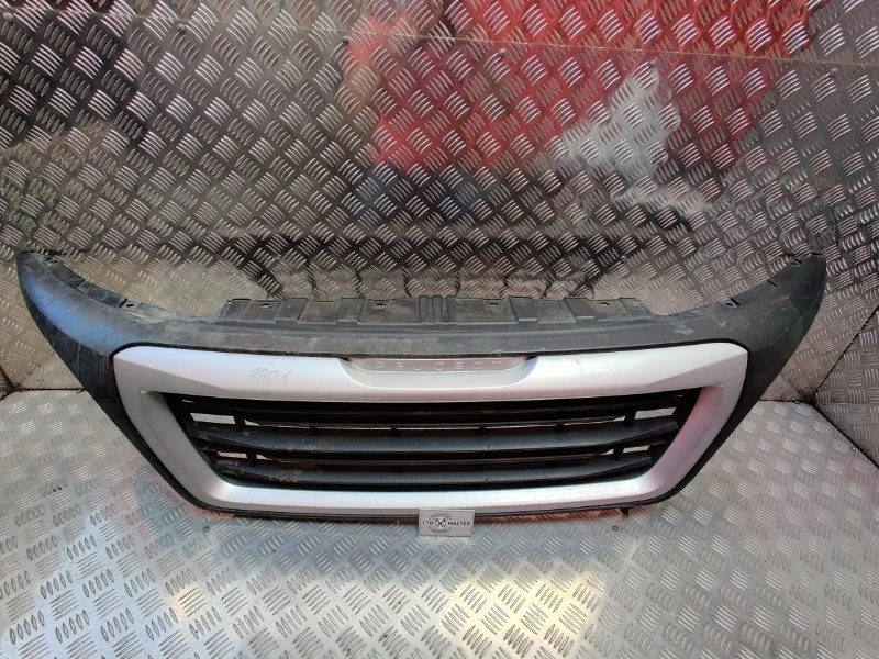 Решетка радиатора Peugeot Boxer