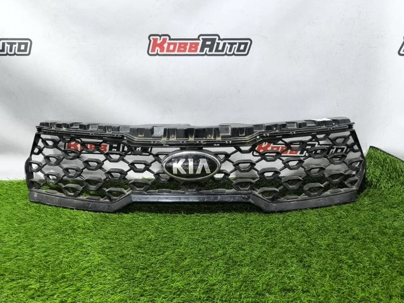 Решетка радиатора Kia Sorento 86350P2100 MQ4