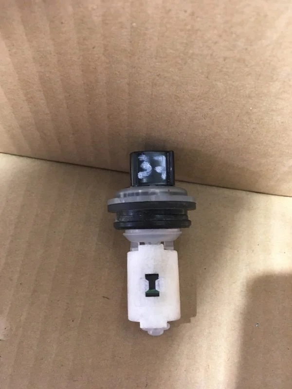 Датчик уровня бачка омывателя Lexus Es200 2016 8539730400 XV60 6AR-FSE