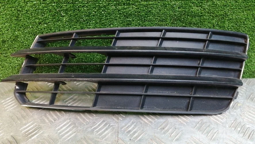 решетка в бампер Audi CDUD 4GA Audi A7 CDUD 4GA 4G8807681