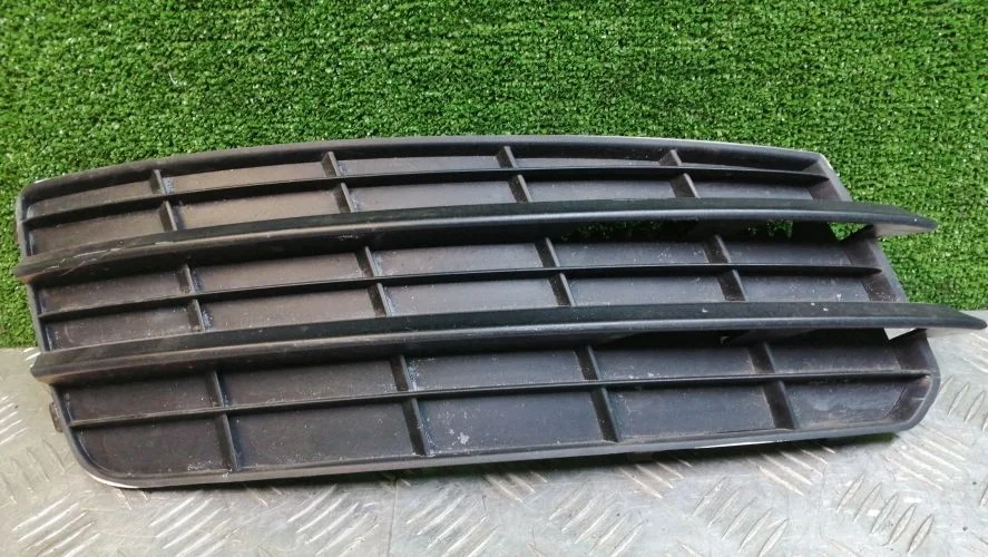 решетка в бампер Audi CDUD 4GA Audi A7 CDUD 4GA 4G8807682