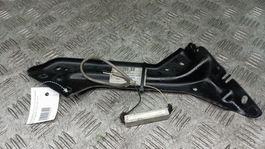 крепление крыла Audi CALB 8RB Audi Q5 CALB 8RB 8R0821135
