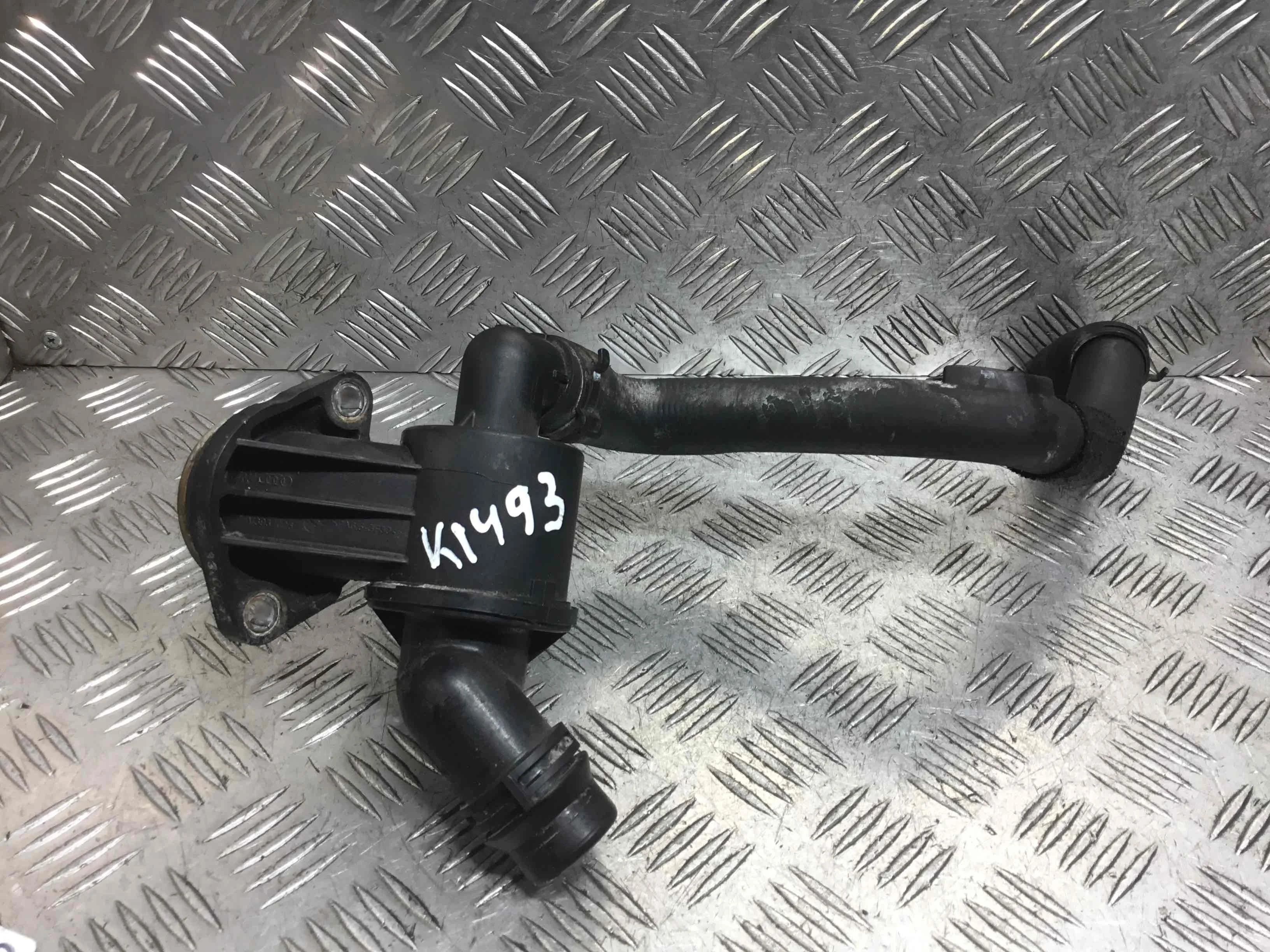 Корпус термостата Audi A4 B8/8K (2007-2011) дизель 2.0 TDI Механика