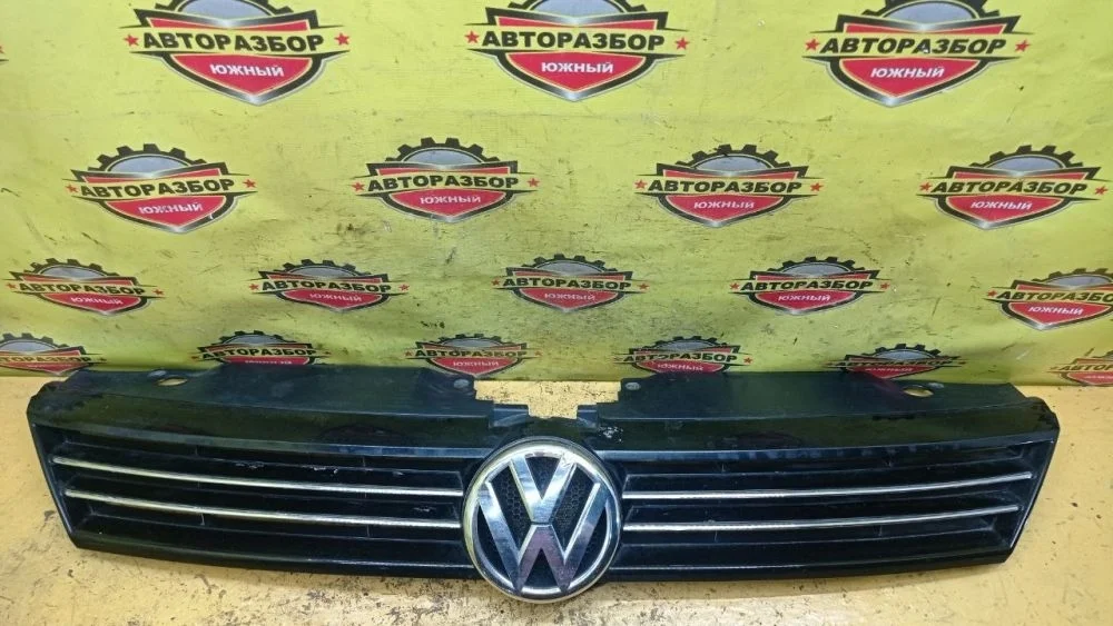 Решетка радиатора Volkswagen Jetta VI (2010—2015)