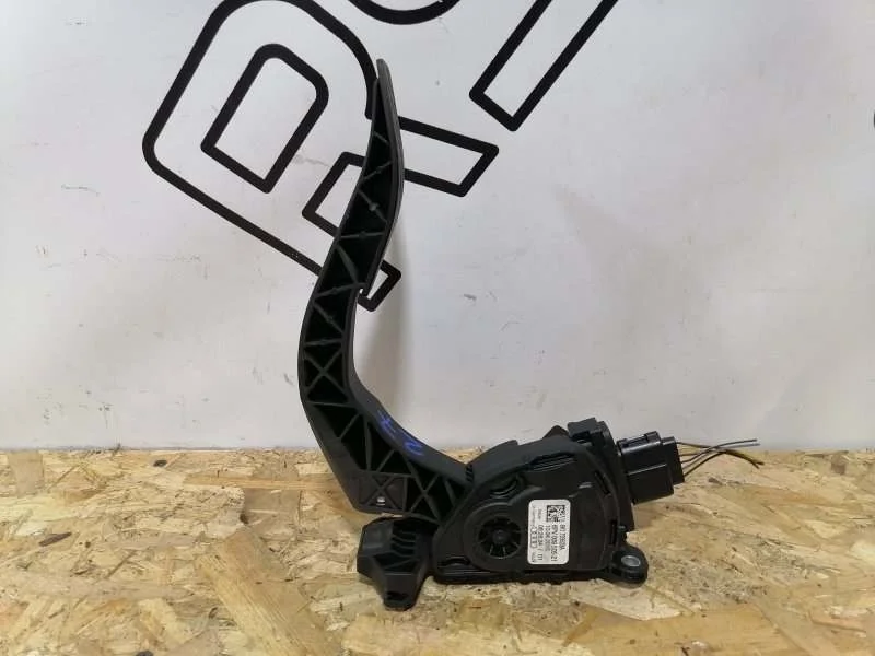 Педаль газа Audi A4 B8