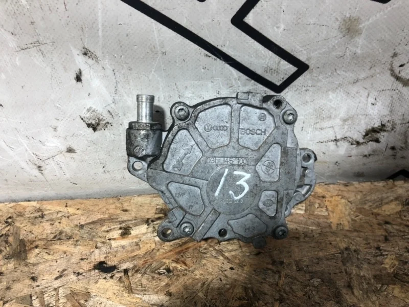 Насос вакуумный Audi A4 B8