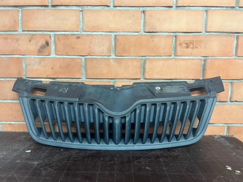 Решетка радиатора Skoda Fabia 2