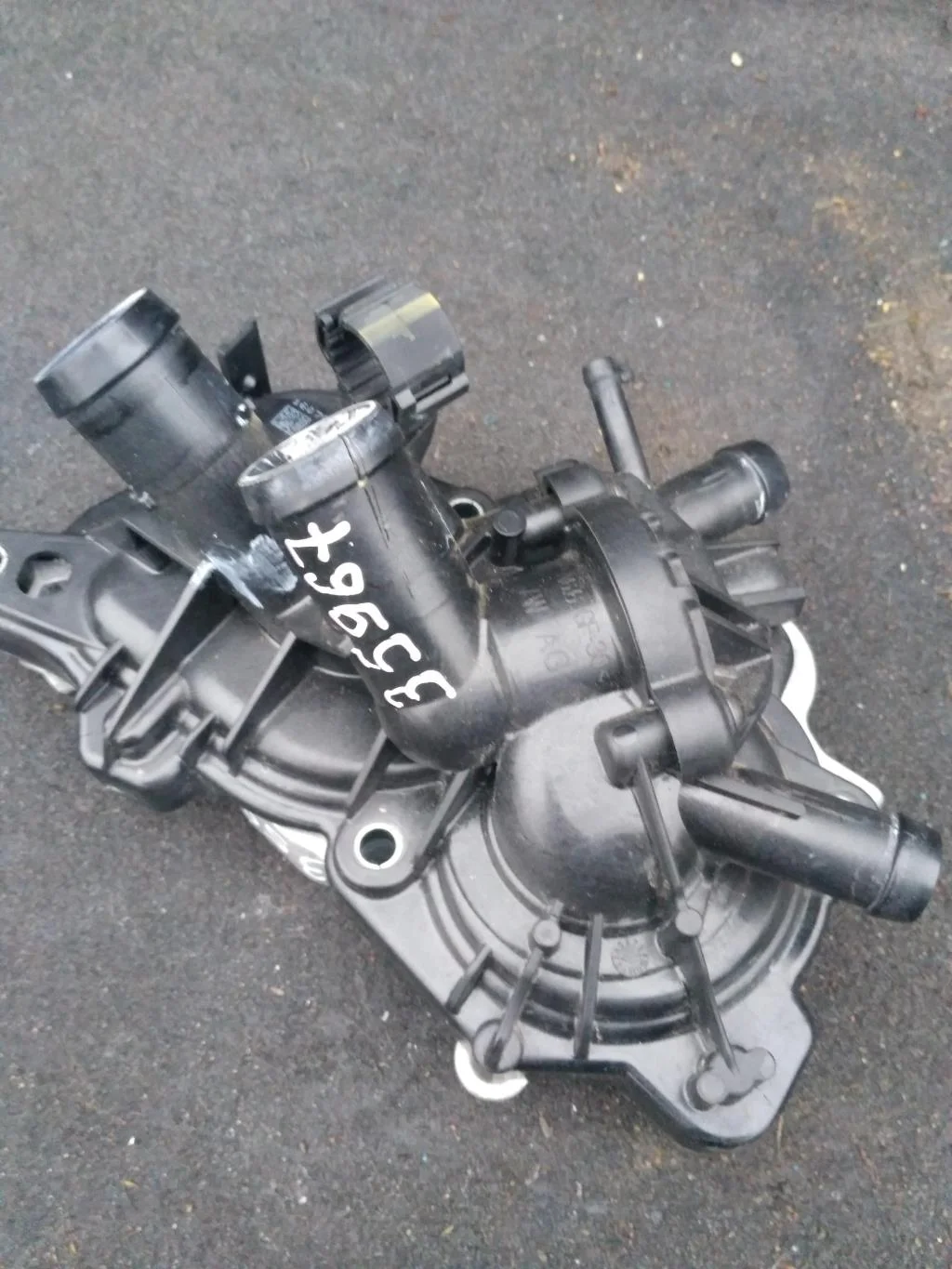 Помпа 04E121042L  1.4 Турбо бензин Volkswagen