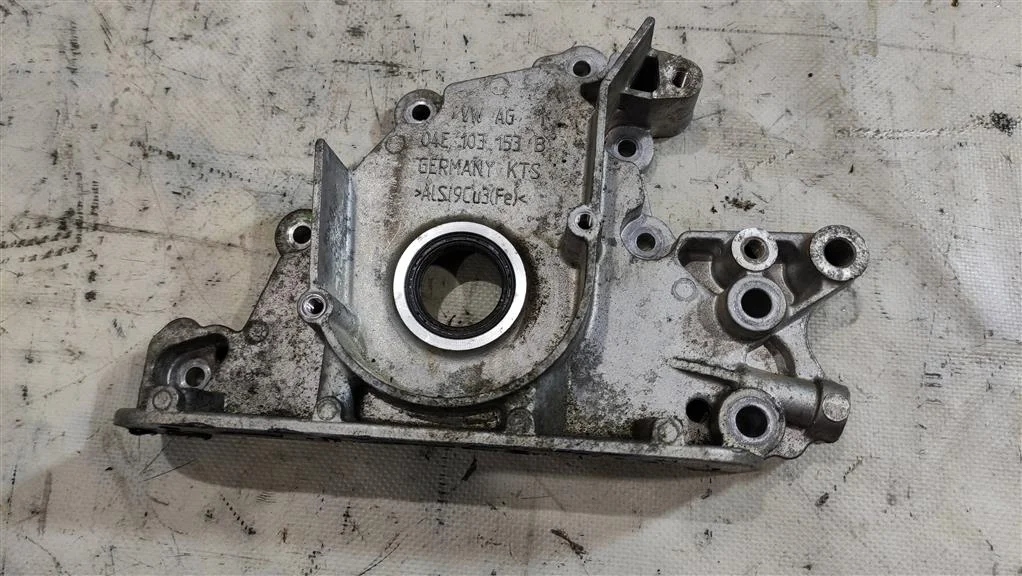 Крышка двигателя передняя 04E103153B  1.4 Турбо б