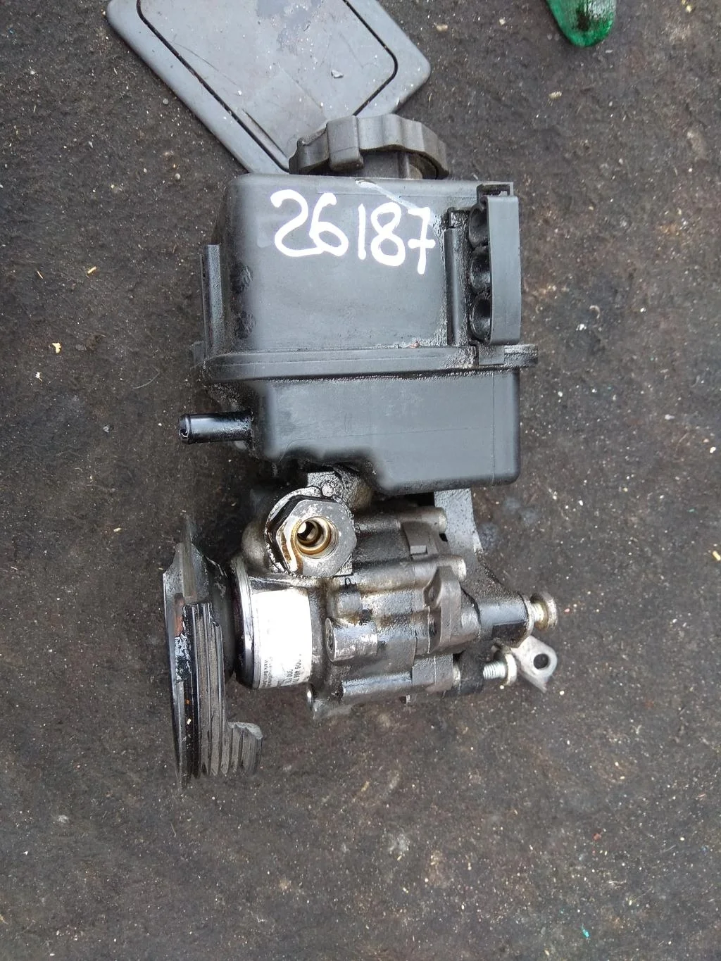 Насос гидроусилителя руля A0064667801  2.2 TDI Me