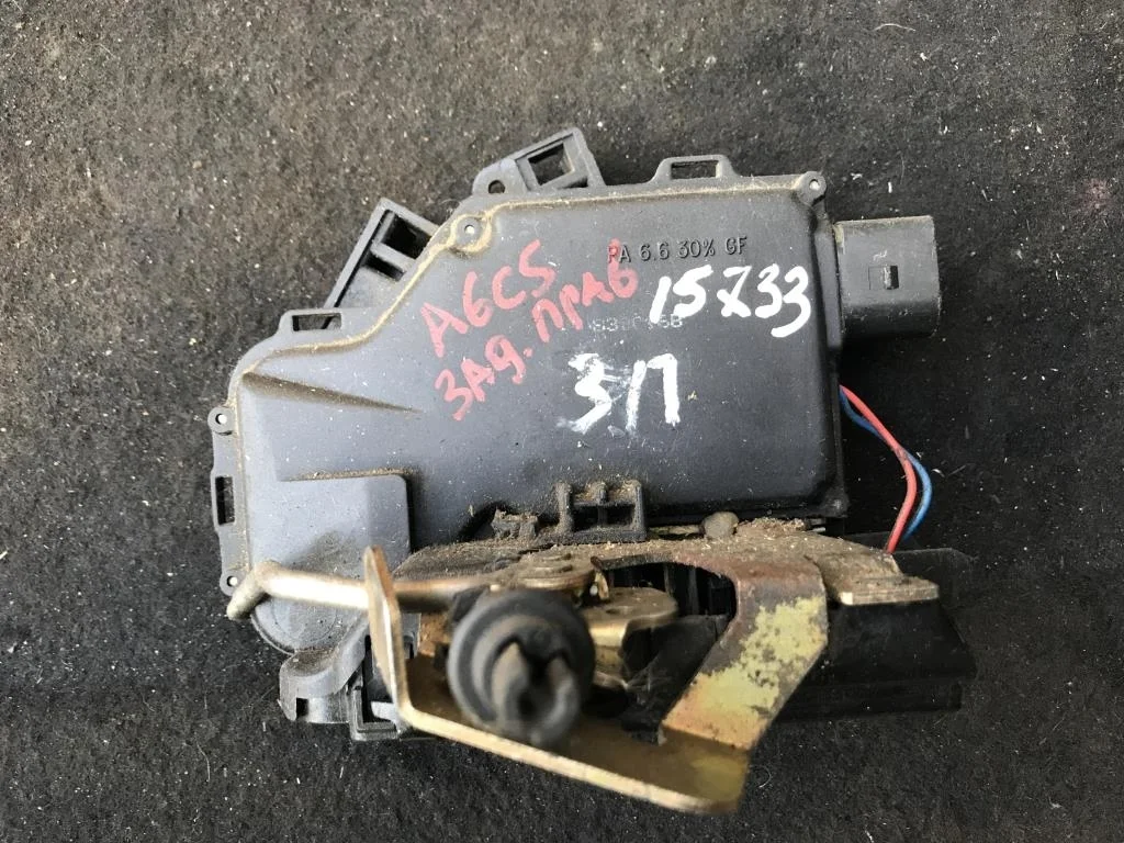 Замок двери задней правой 4B0839016B  2.5 TDI Audi