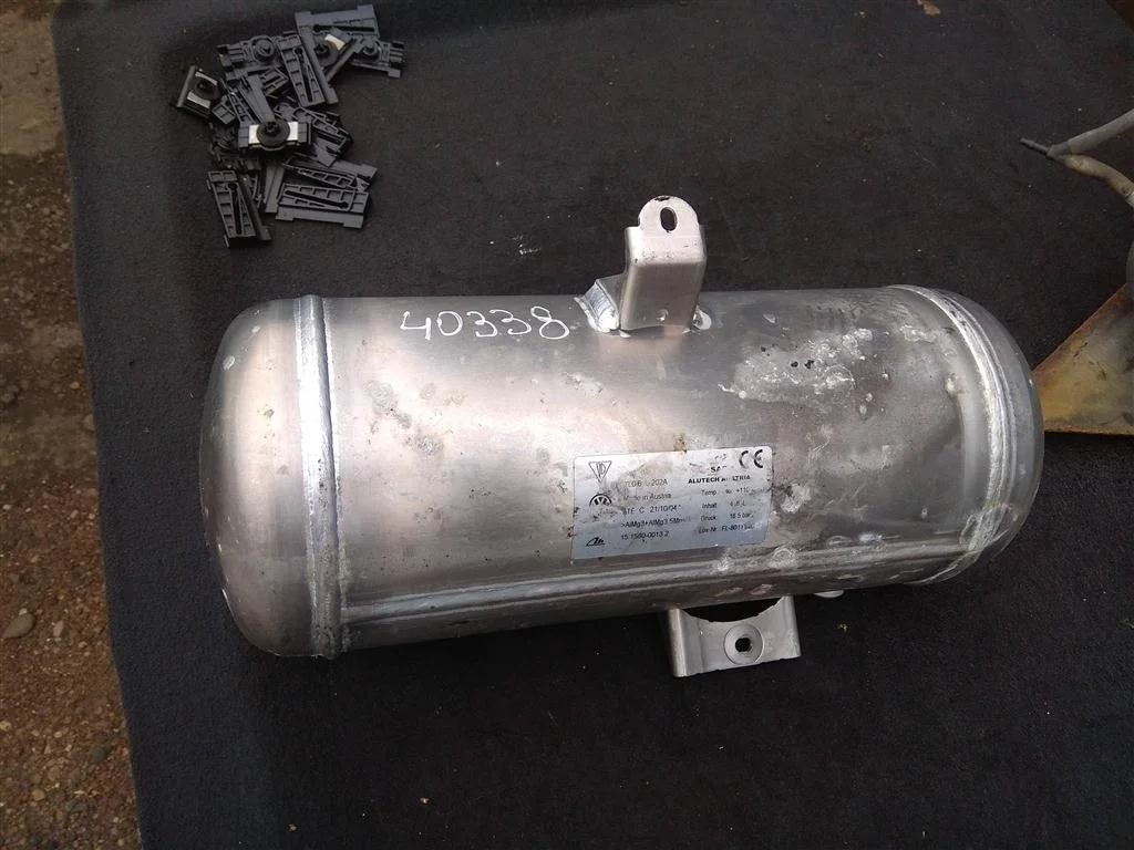 Ресивер пневмоподвески 7L0616202A  4.2 Бензин Vol