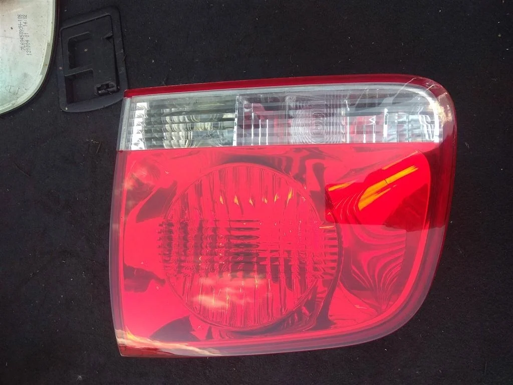 Фонарь крышки багажника правый 7L6945094H  4.2 Бе