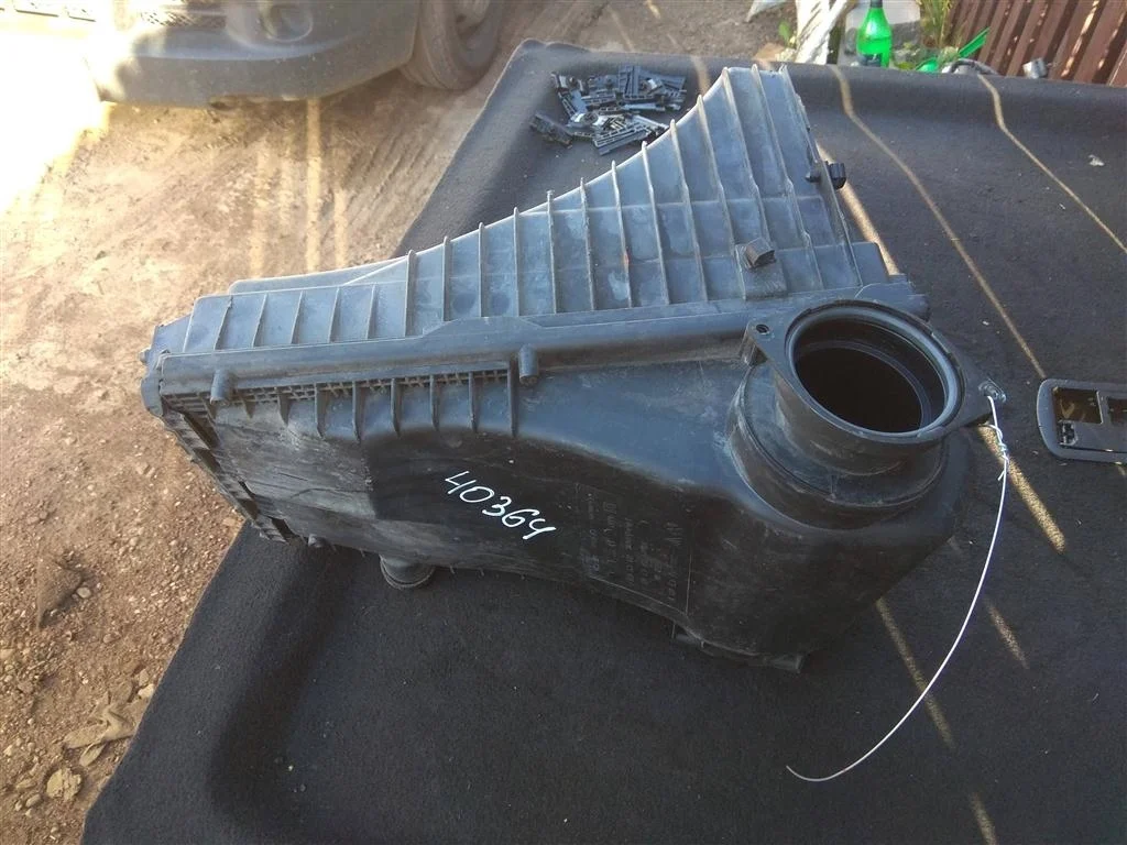 Корпус воздушного фильтра 7L6128601F  4.2 Бензин