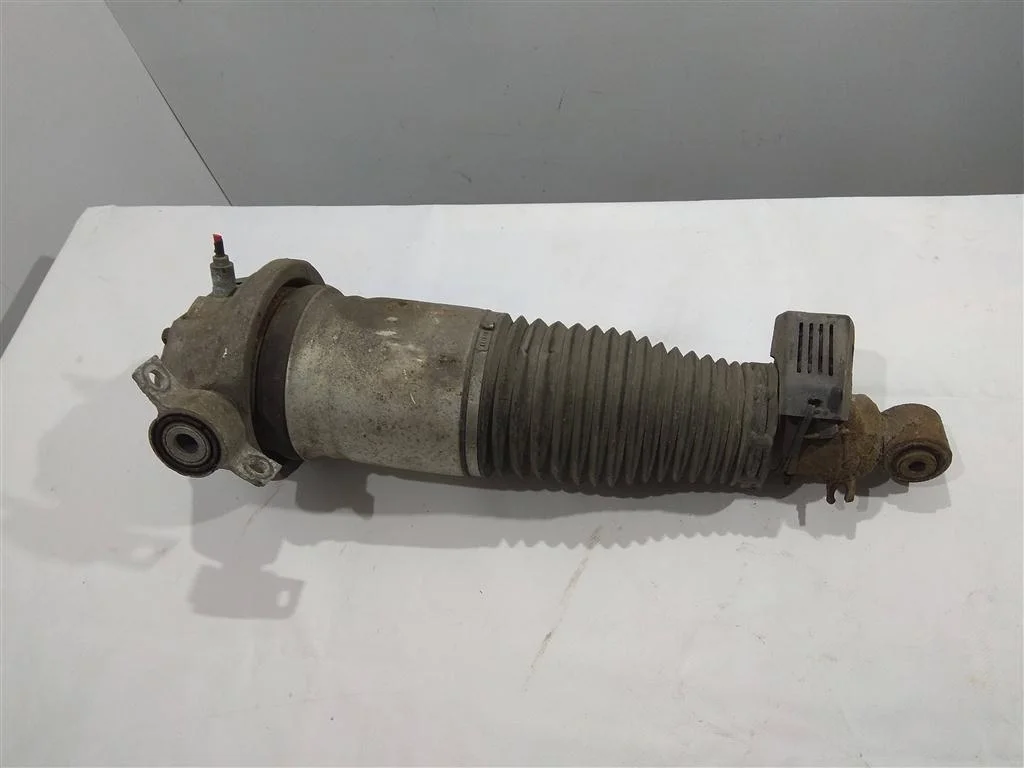 Пневмостойка задняя 7L6512021AG  4.2 Бензин Volks