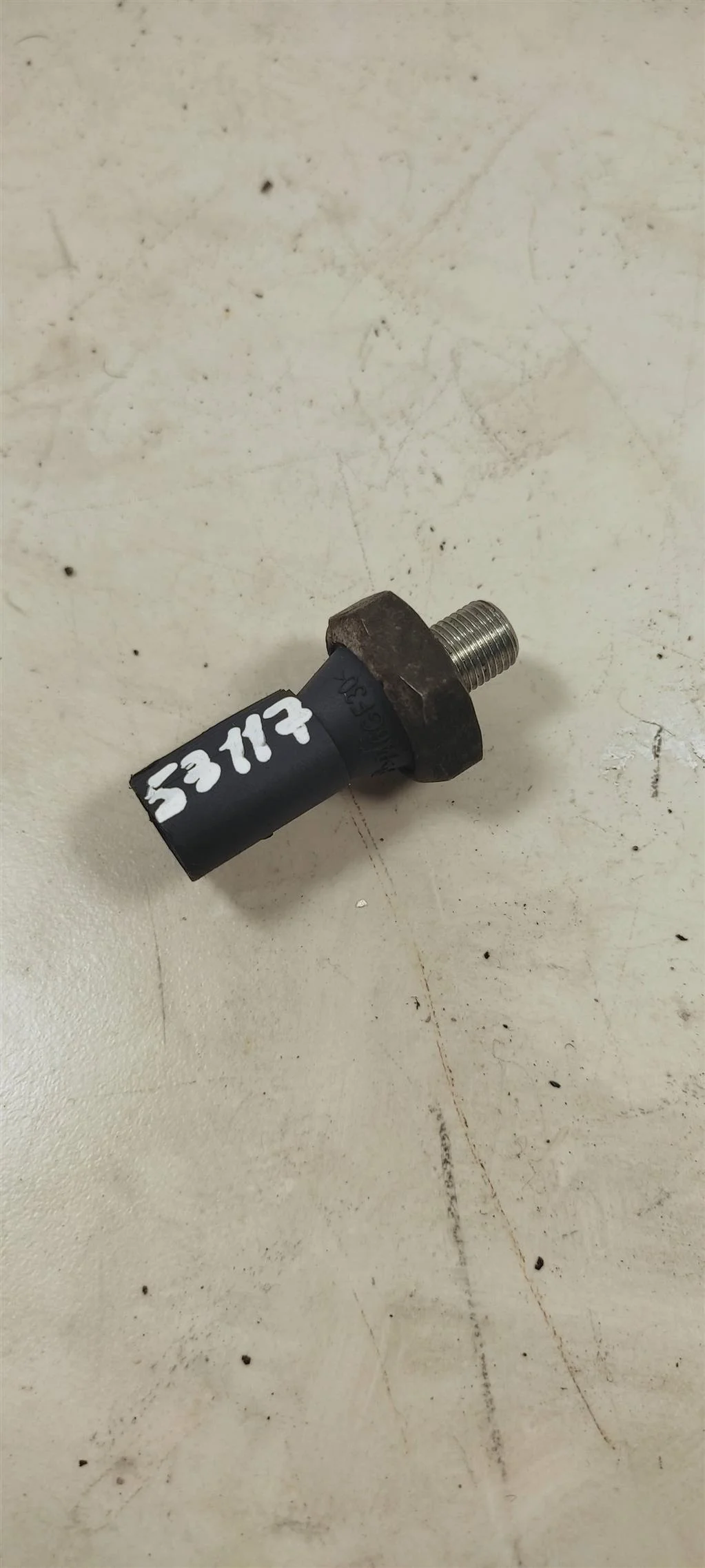 Датчик давления масла 06H919081A    Volkswagen