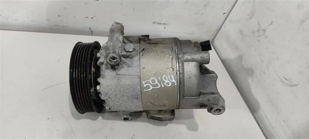 Компрессор кондиционера 5N0820803A  2.0 TDI Volks