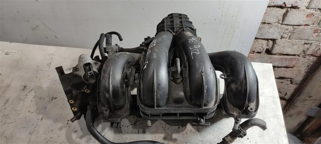 Коллектор впускной LF2513100  2.0 Бензин Mazda