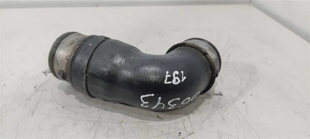 Патрубок турбины 1T0145790B  1.9 TDI Volkswagen