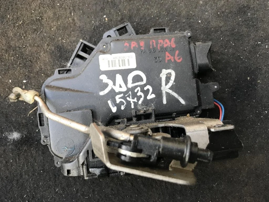Замок двери задней правой 4B0839016G  1.9 TDI Audi