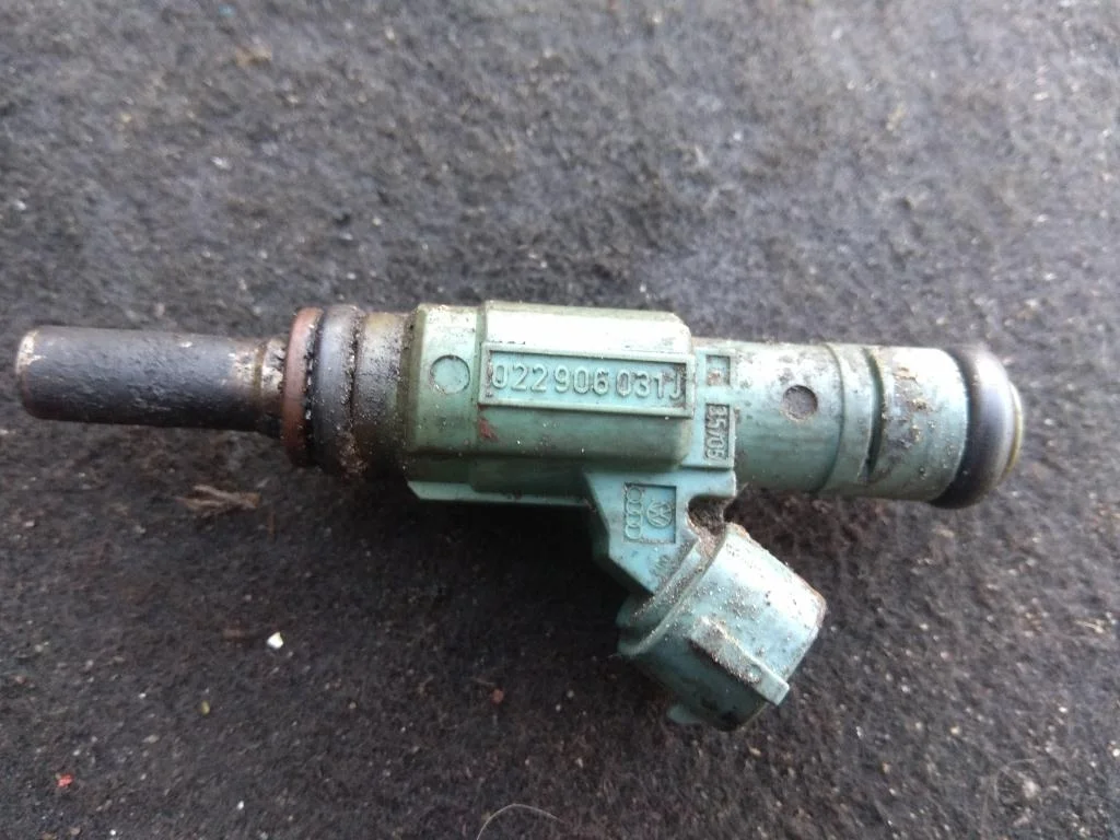 Форсунка 022906031J  3.2 Бензин Volkswagen
