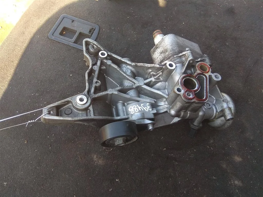 Кронштейн генератора 06J903143L  2.0 TFSI Skoda