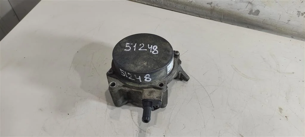 Насос вакуумный 06H145100AB  1.8 TFSI Skoda