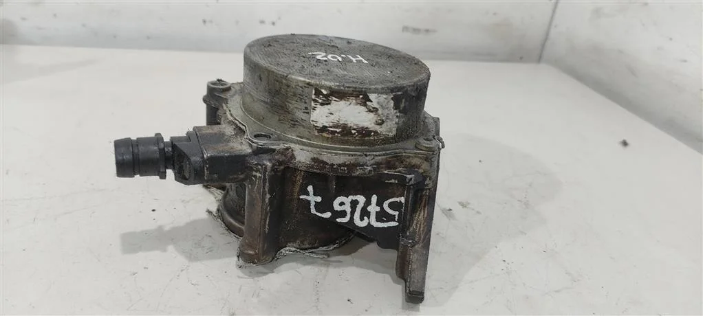 Насос вакуумный 06H145100AB  1.8 TFSI Skoda