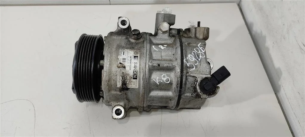 Компрессор кондиционера 1K0820808B  2.0 TDI Volks