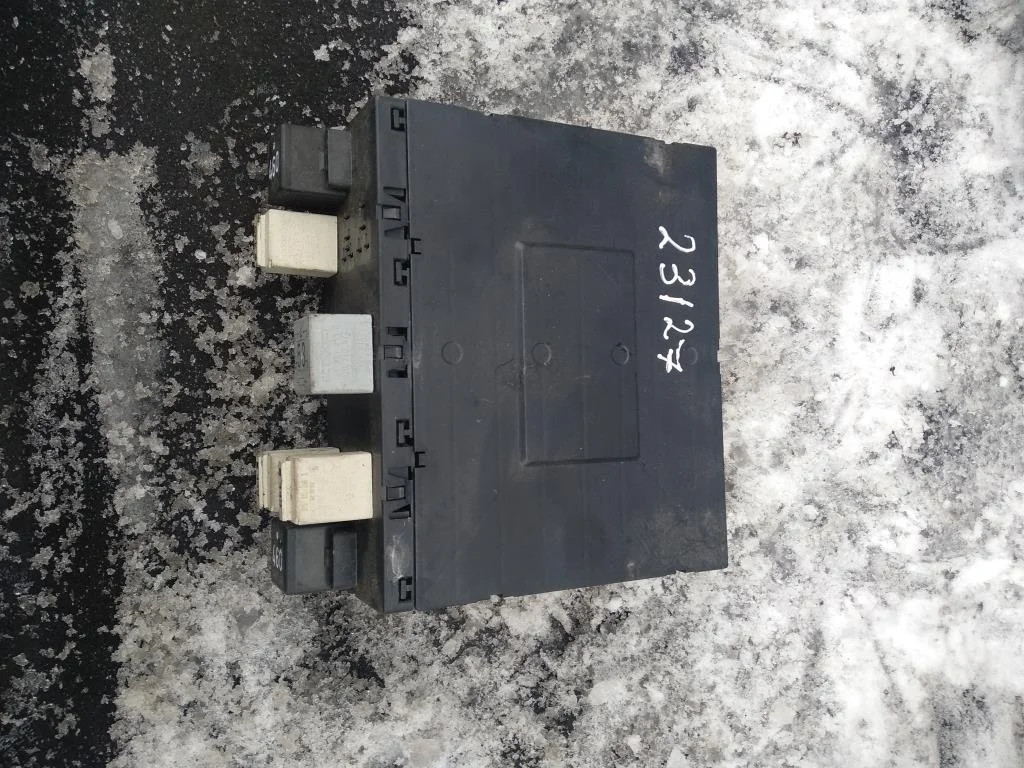 Блок бортовой сети 3C8937049E  2.0 TDI Volkswagen