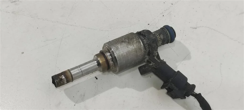 Форсунка 06H906036B  1.8 Турбо бензин Volkswagen