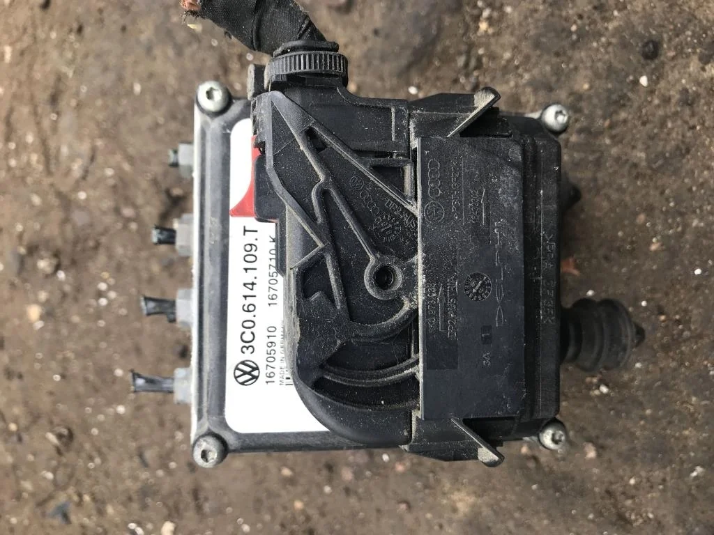 Блок ABS 3C0614109T  2.0 Турбо бензин Volkswagen
