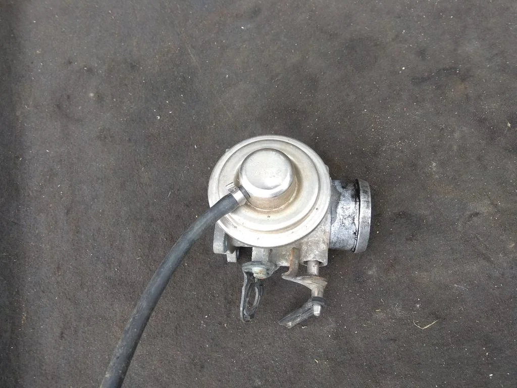 Клапан EGR 038131501M  1.9 TDI Volkswagen