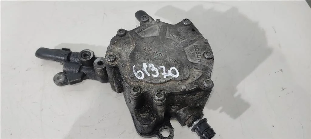 Насос вакуумный 038145209Q  2.0 TDI Volkswagen