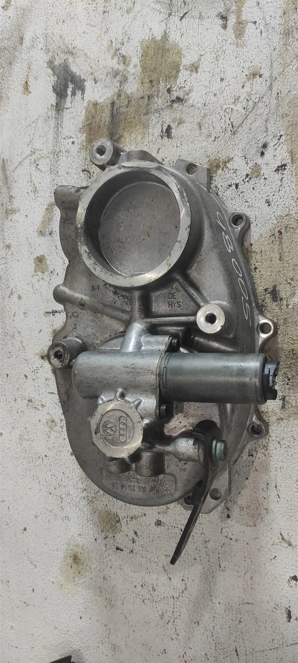 Крышка распредвала 06F103530N  2.0 Бензин Volkswa