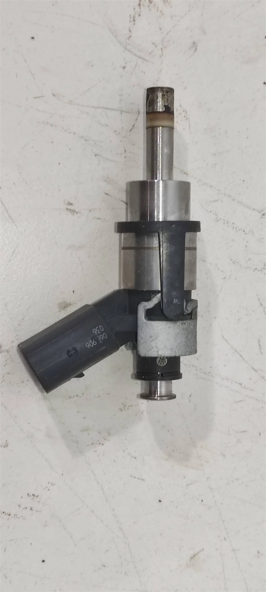 Форсунка 06F906036  2.0 Бензин Volkswagen