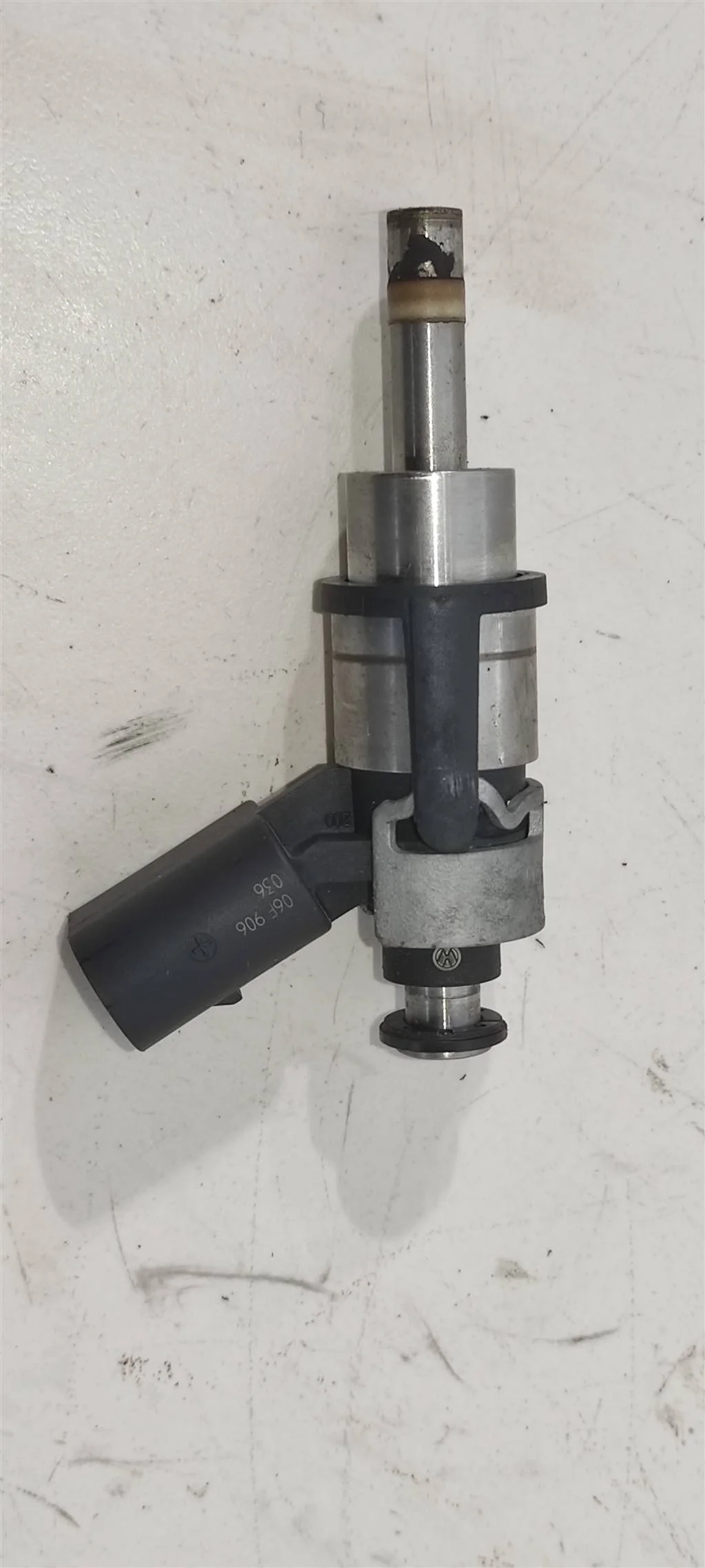 Форсунка 06F906036  2.0 Бензин Volkswagen