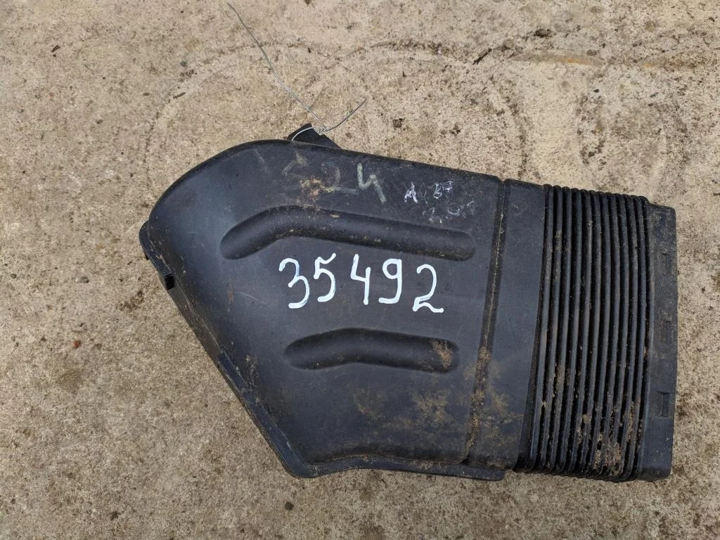 Воздуховод 8E0129617D  1.9 TDI Audi