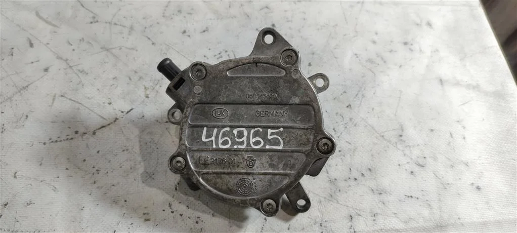 Насос вакуумный 06D145100  2.0 Турбо бензин Audi