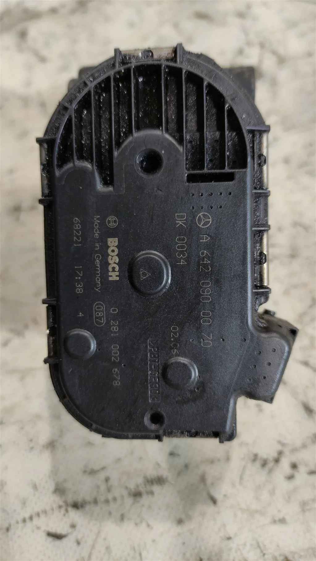 Заслонка дроссельная A6420900070  3.0 CDI Mercedes