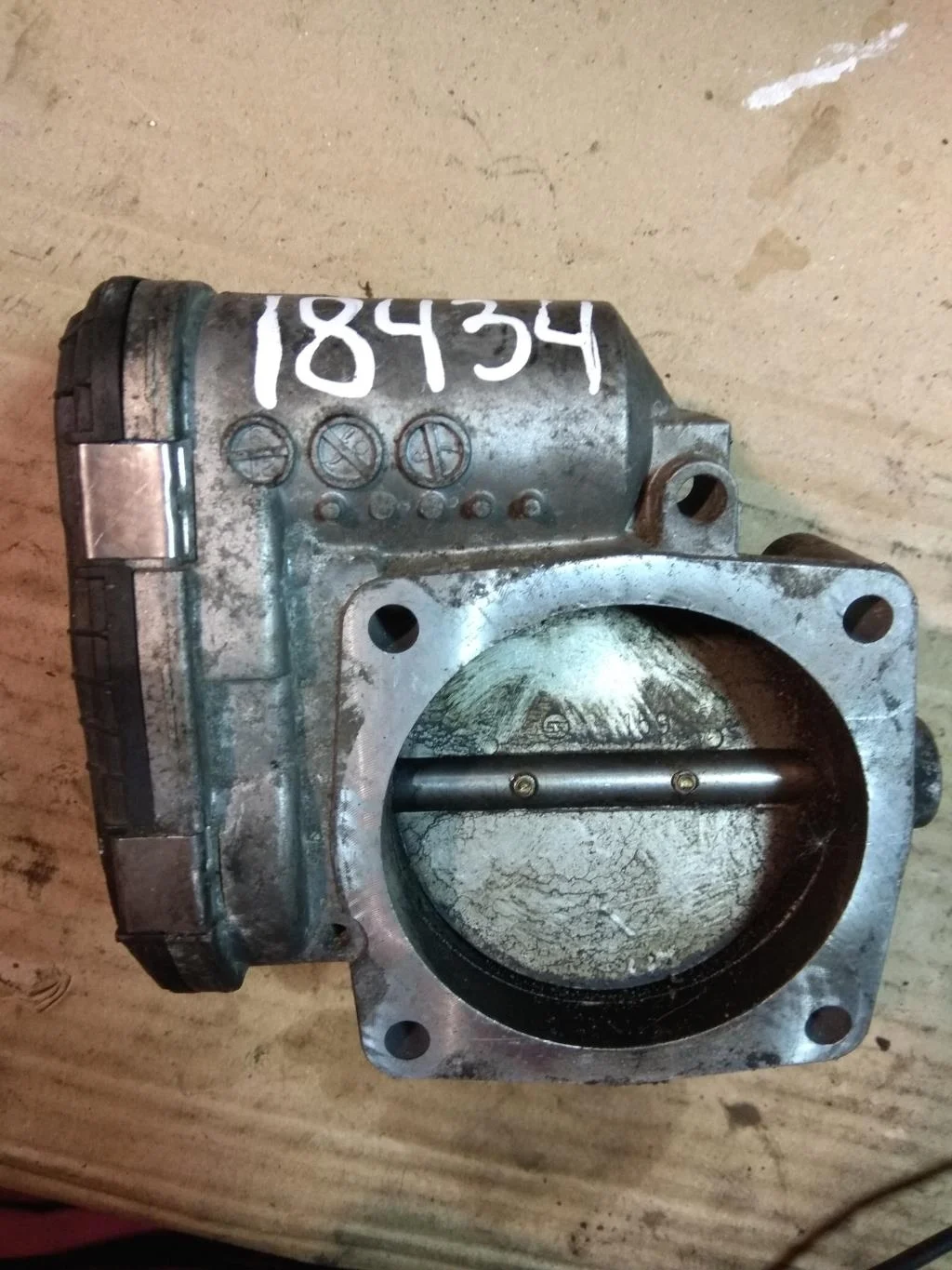 Заслонка дроссельная 07D133062  6.0 Бензин Audi