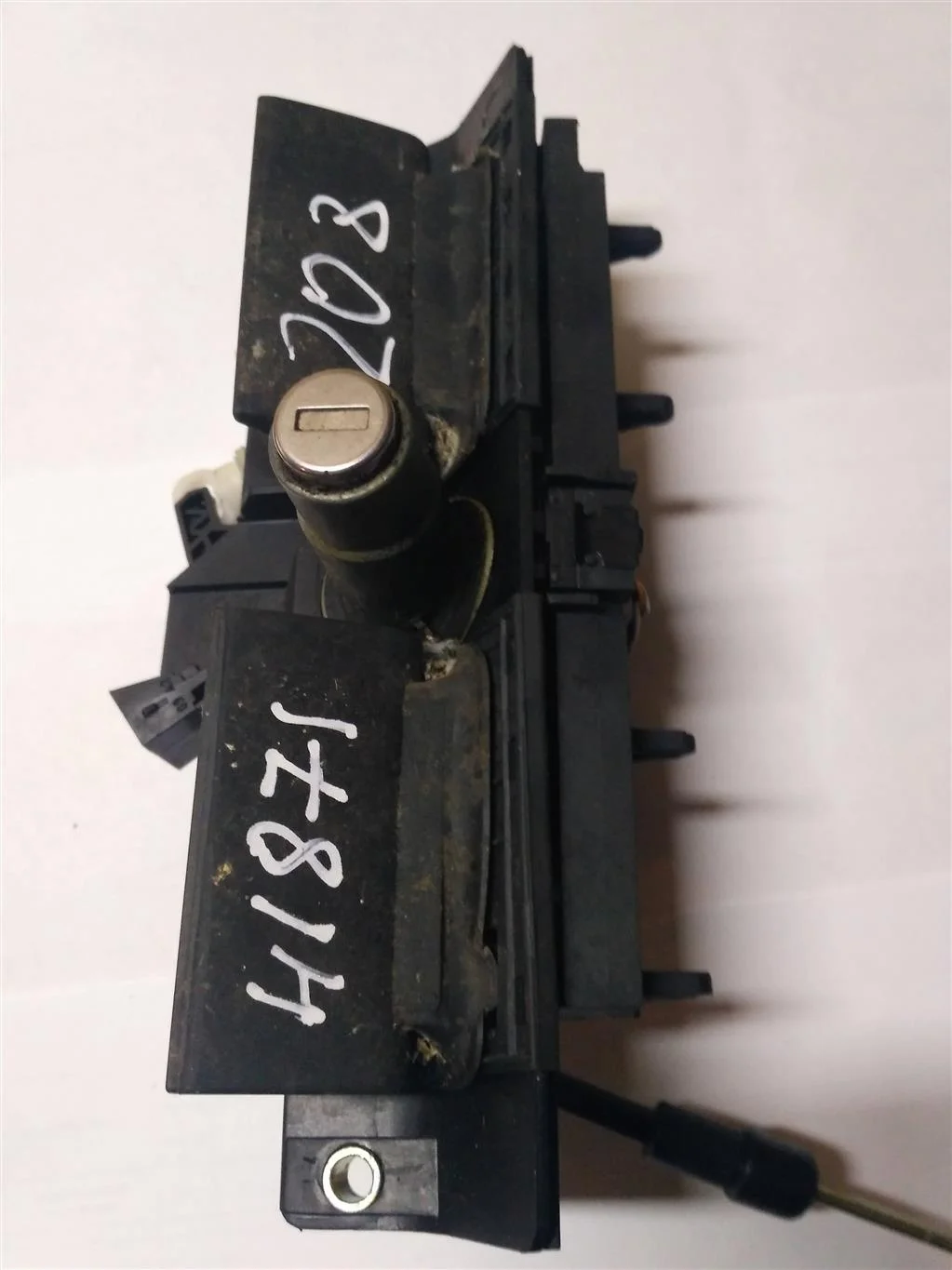 Замок багажника 4B0827565H  2.5 TDI Audi