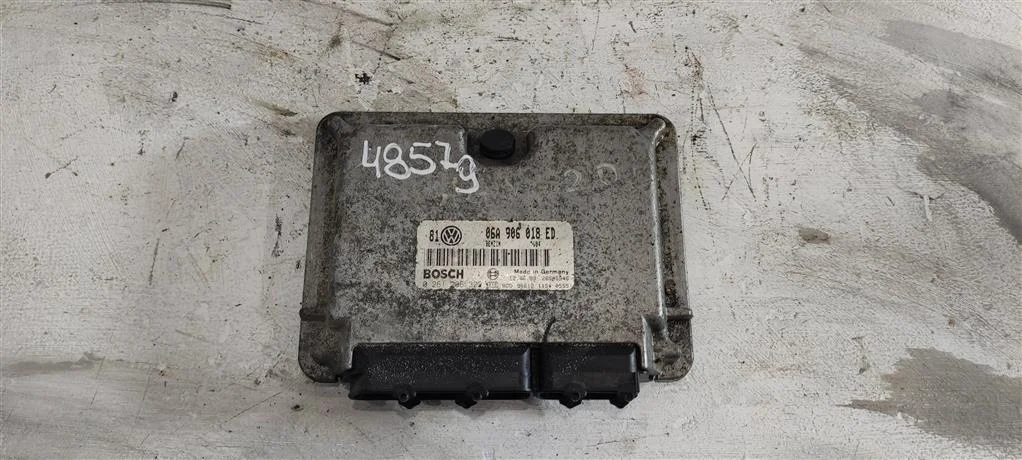 Блок управления двигателем 06A906018ED  2.0 Бензи