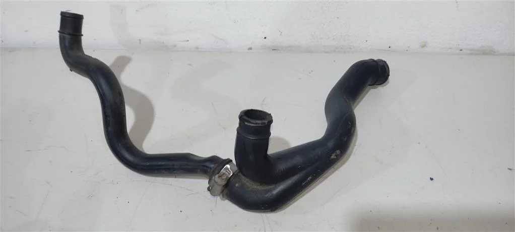 Трубка охлаждающей жидкости пластиковая 06A103213