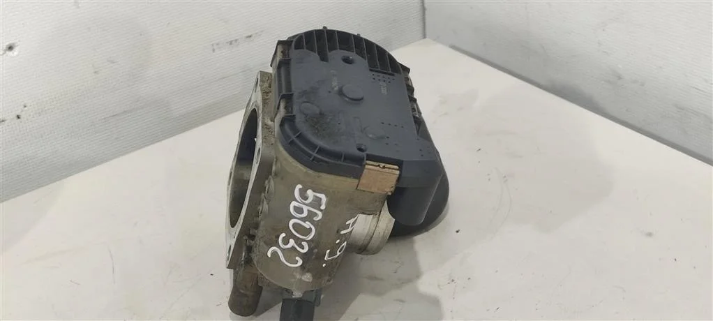 Заслонка дроссельная 06A133062L  1.8 Бензин Volks