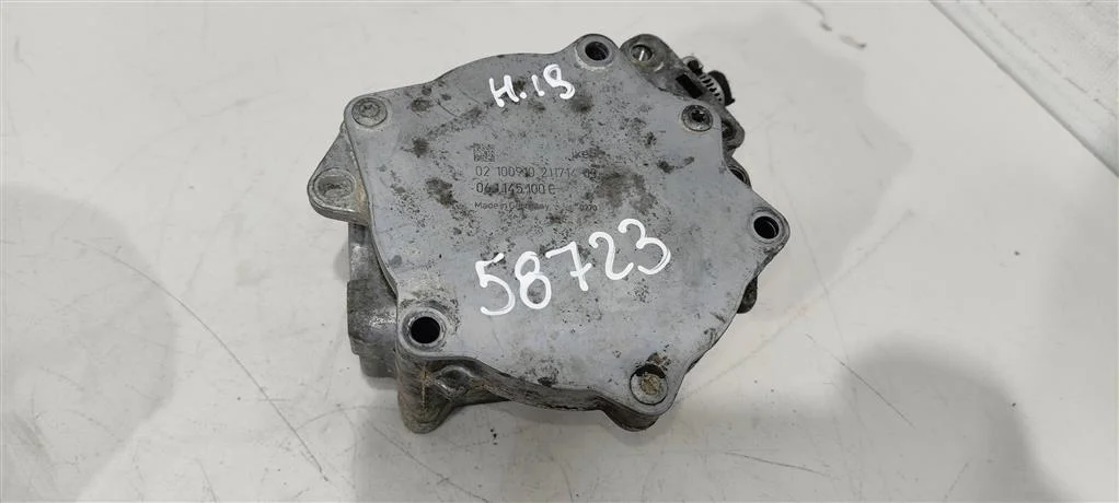 Насос вакуумный 06J145100C  2.0 TFSI Audi