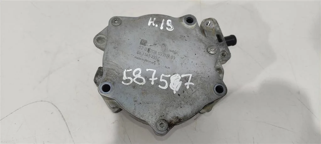 Насос вакуумный 06J145100C  2.0 TFSI Audi
